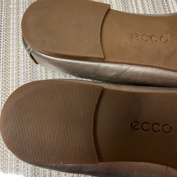 Metallic gold flats. - Picture 9 of 11